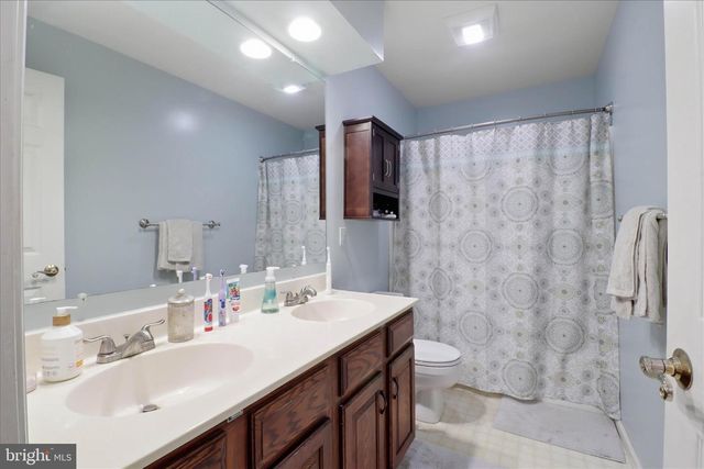 353 COBBLESTONE LN, Lancaster, PA 17601