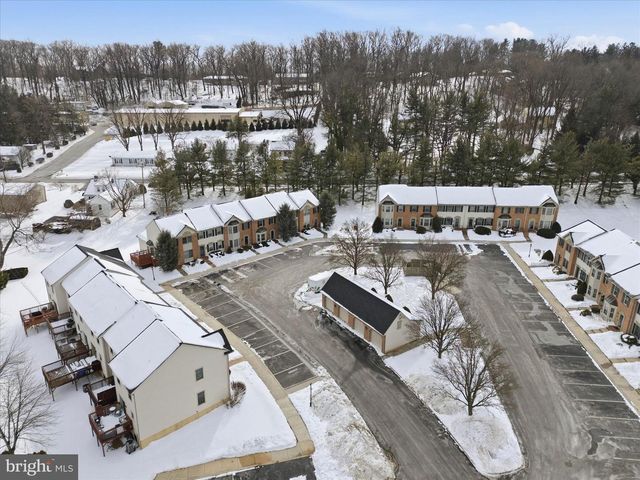 353 COBBLESTONE LN, Lancaster, PA 17601