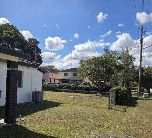 1044 NE 4th Ave, Homestead, FL 33030