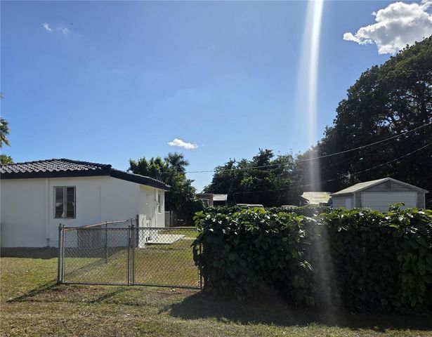 1044 NE 4th Ave, Homestead, FL 33030