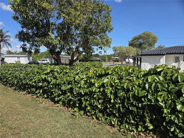 1044 NE 4th Ave, Homestead, FL 33030