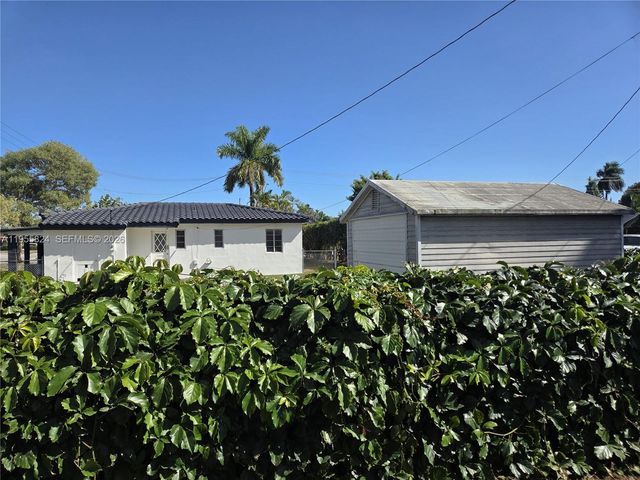 1044 NE 4th Ave, Homestead, FL 33030