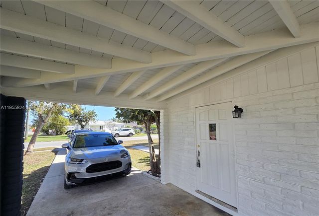 1044 NE 4th Ave, Homestead, FL 33030