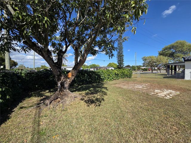 1044 NE 4th Ave, Homestead, FL 33030