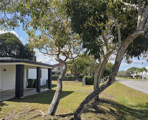 1044 NE 4th Ave, Homestead, FL 33030