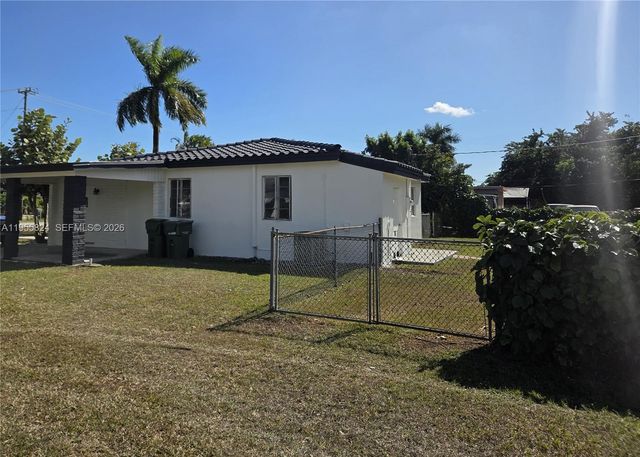 1044 NE 4th Ave, Homestead, FL 33030