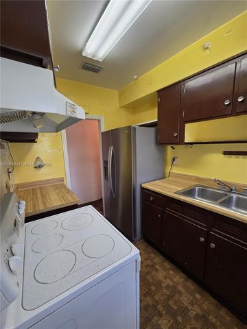 1044 NE 4th Ave, Homestead, FL 33030