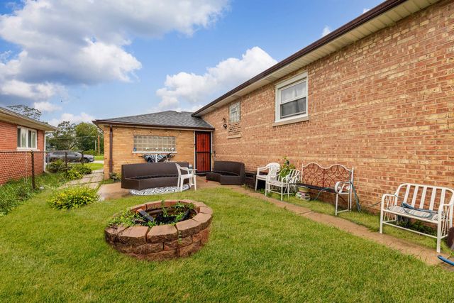 15225 5th Avenue, Phoenix, IL 60426