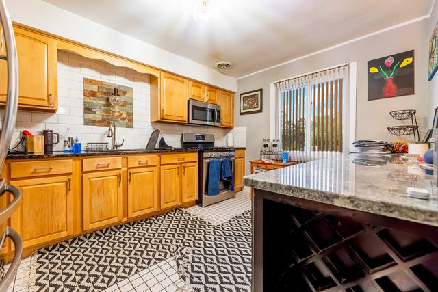 15225 5th Avenue, Phoenix, IL 60426