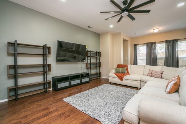 2615 Fox Creek Trail, Arlington, TX 76017