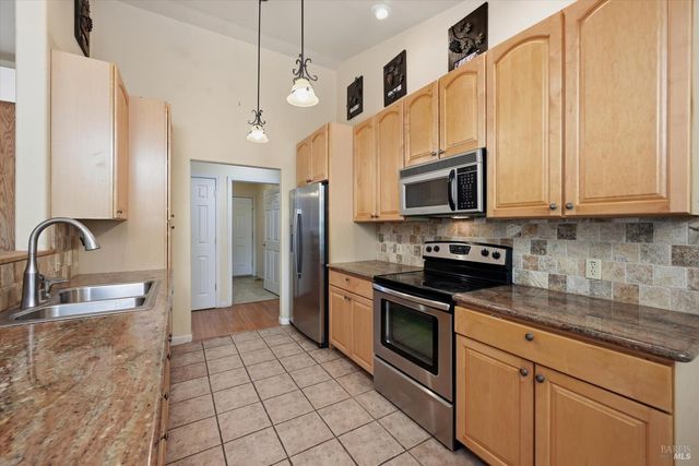 18846 Horseshoe Rd, Hidden Valley Lake, CA 95467