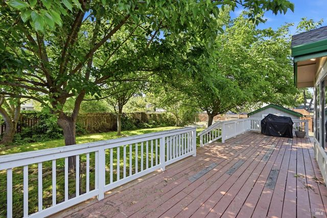 18846 Horseshoe Rd, Hidden Valley Lake, CA 95467