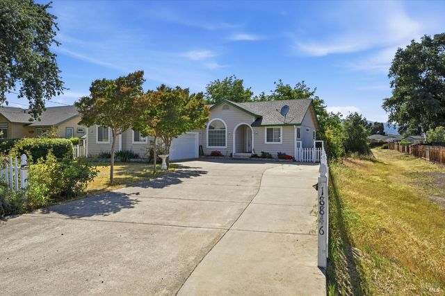 18846 Horseshoe Rd, Hidden Valley Lake, CA 95467