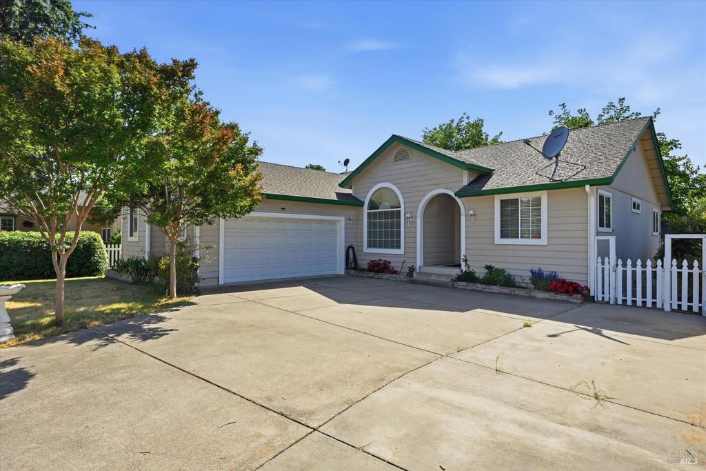 18846 Horseshoe Rd, Hidden Valley Lake, CA 95467