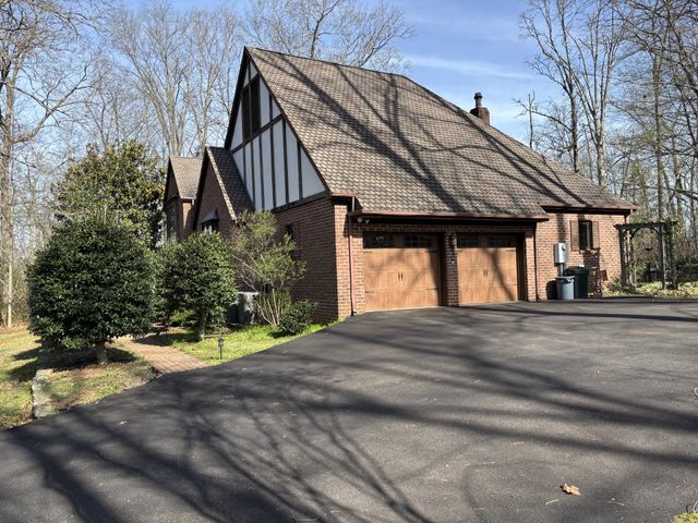 707 Lakeland Dr, Mcminnville, TN 37110