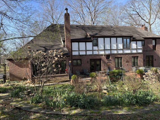 707 Lakeland Dr, Mcminnville, TN 37110