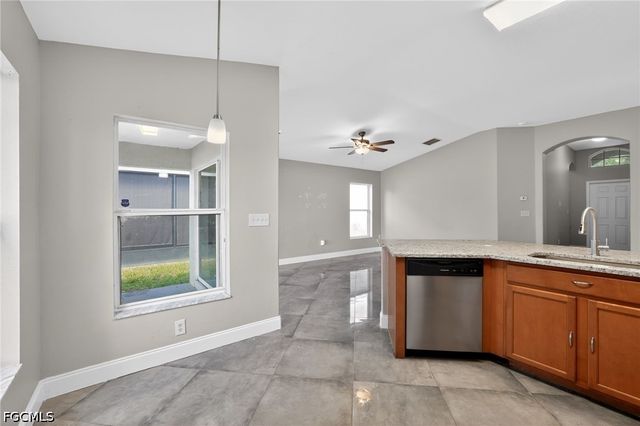 7513 Turtle View DR, Ruskin, FL 33573