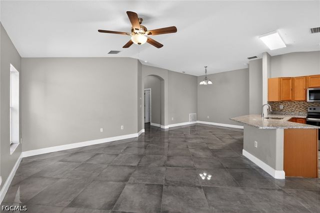 7513 Turtle View DR, Ruskin, FL 33573