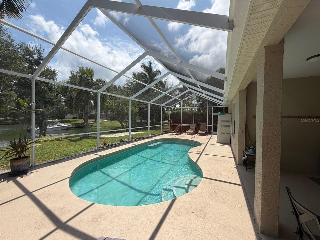 Image 25 of property listing at 217 36TH STREET NE, Bradenton, FL 34208