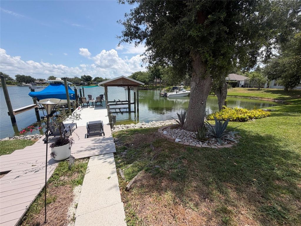 Image 29 of property listing at 217 36TH STREET NE, Bradenton, FL 34208