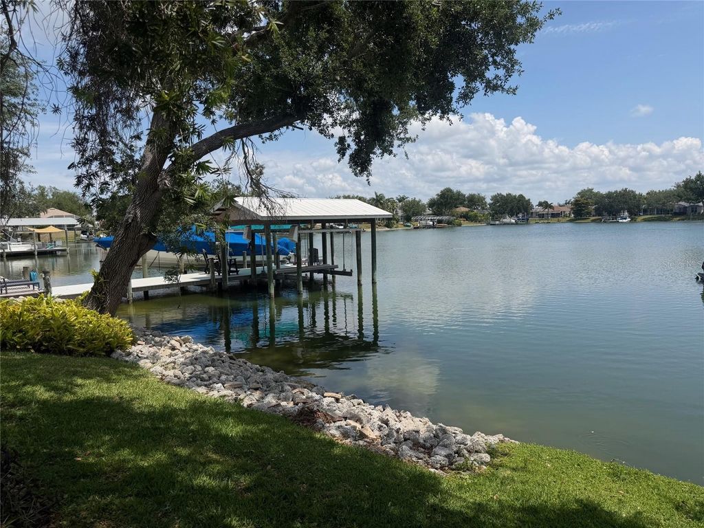 Image 32 of property listing at 217 36TH STREET NE, Bradenton, FL 34208