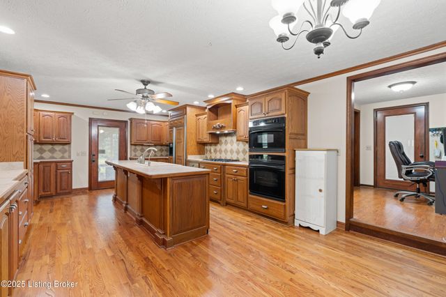 364 Fairview Ln, Shepherdsville, KY 40165