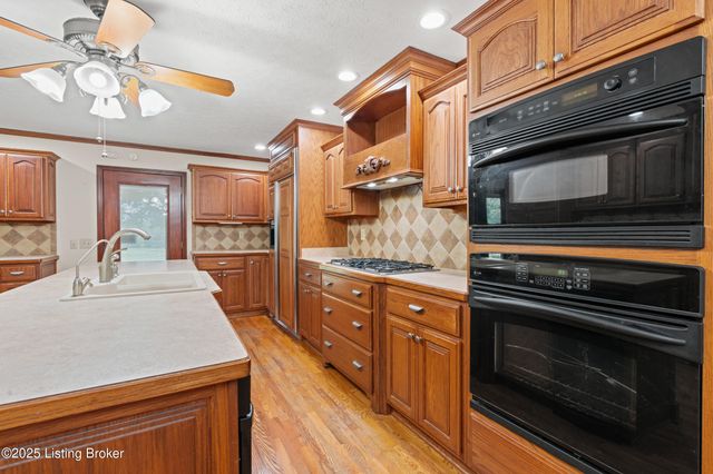 364 Fairview Ln, Shepherdsville, KY 40165