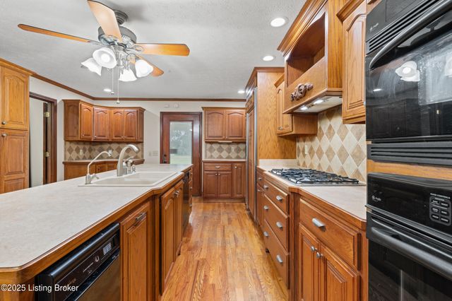 364 Fairview Ln, Shepherdsville, KY 40165