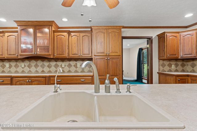 364 Fairview Ln, Shepherdsville, KY 40165
