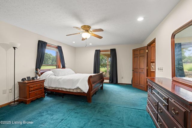 364 Fairview Ln, Shepherdsville, KY 40165