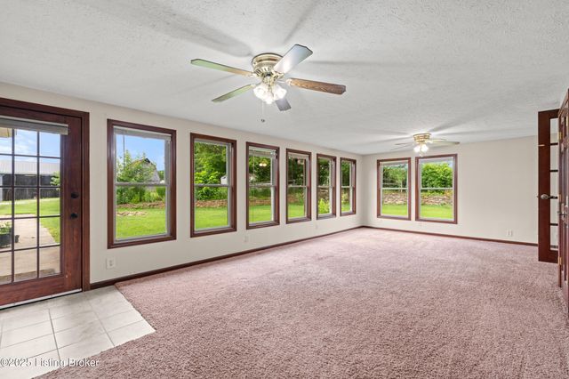 364 Fairview Ln, Shepherdsville, KY 40165