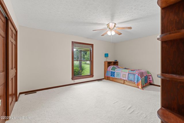 364 Fairview Ln, Shepherdsville, KY 40165