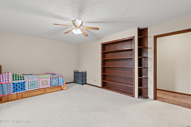 364 Fairview Ln, Shepherdsville, KY 40165