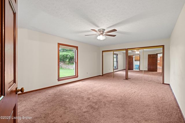 364 Fairview Ln, Shepherdsville, KY 40165