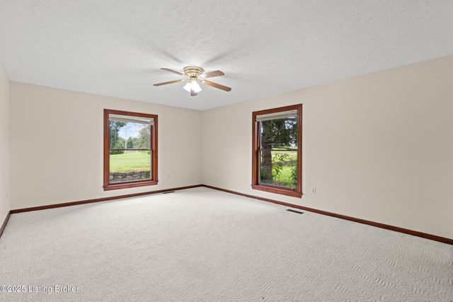 364 Fairview Ln, Shepherdsville, KY 40165