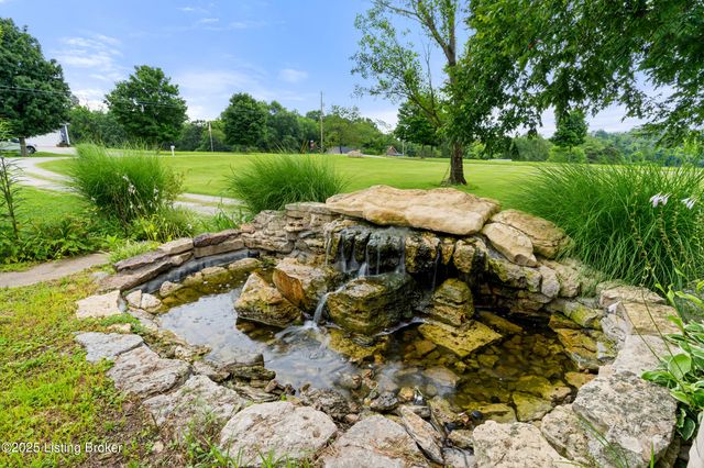 364 Fairview Ln, Shepherdsville, KY 40165