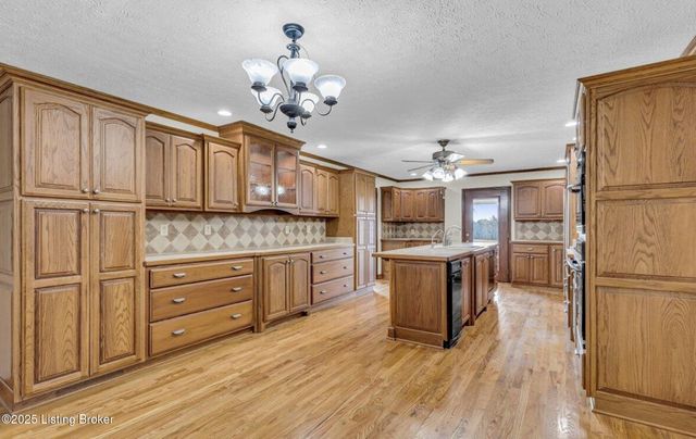 364 Fairview Ln, Shepherdsville, KY 40165