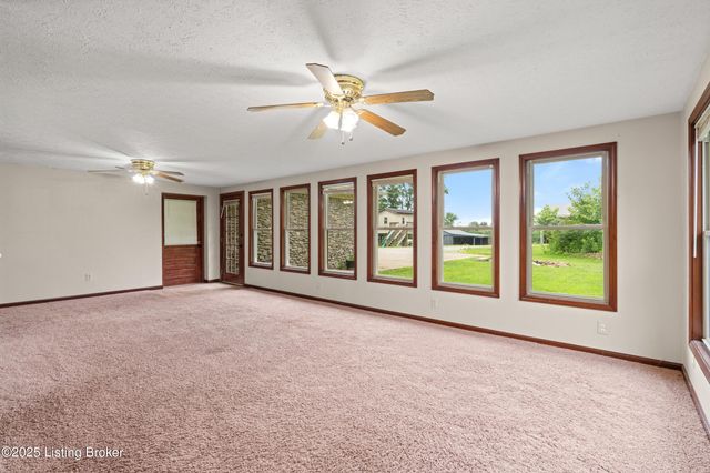 364 Fairview Ln, Shepherdsville, KY 40165