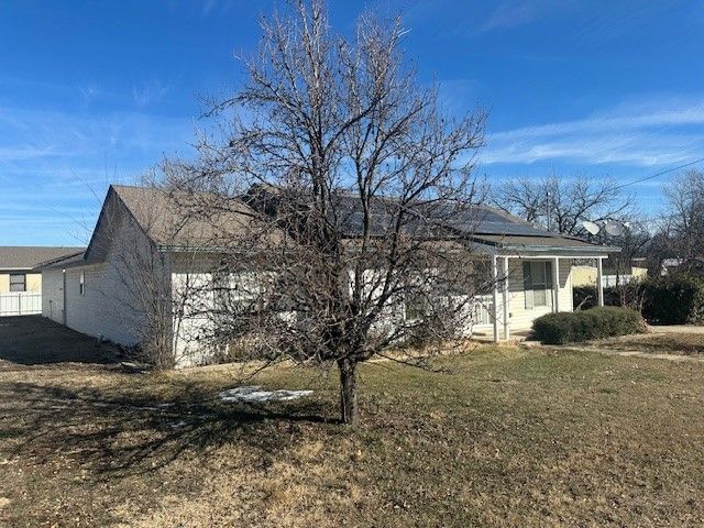 530 Richardson Street, Jacksboro, TX 76458