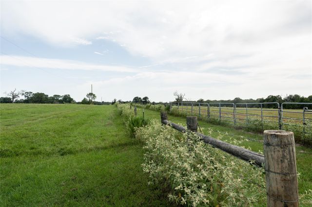 000 Aztec Lane, New Ulm, TX 78950
