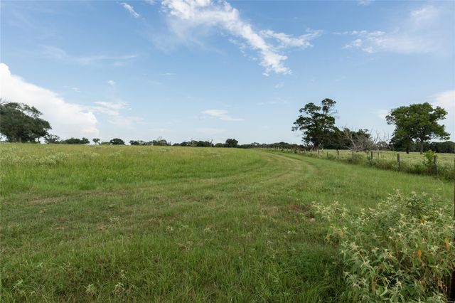 000 Aztec Lane, New Ulm, TX 78950