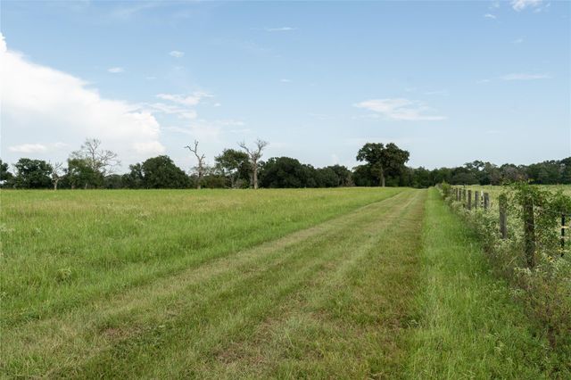 000 Aztec Lane, New Ulm, TX 78950
