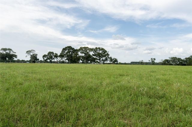 000 Aztec Lane, New Ulm, TX 78950