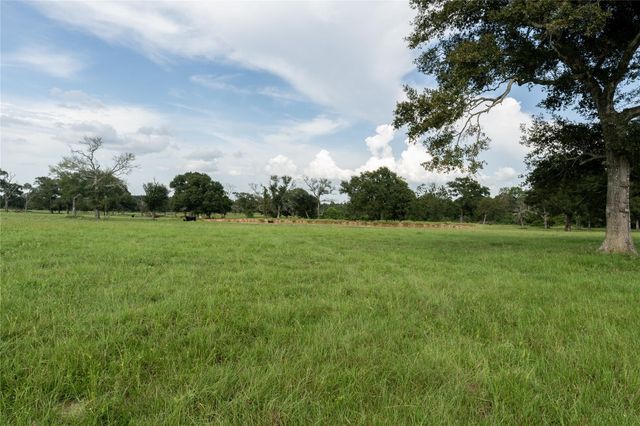 000 Aztec Lane, New Ulm, TX 78950