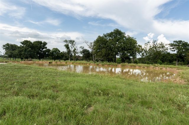 000 Aztec Lane, New Ulm, TX 78950