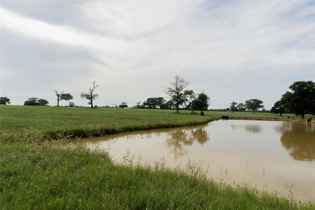 000 Aztec Lane, New Ulm, TX 78950