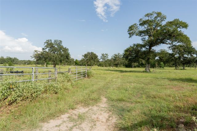 000 Aztec Lane, New Ulm, TX 78950