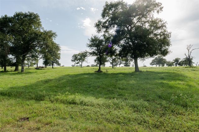 000 Aztec Lane, New Ulm, TX 78950