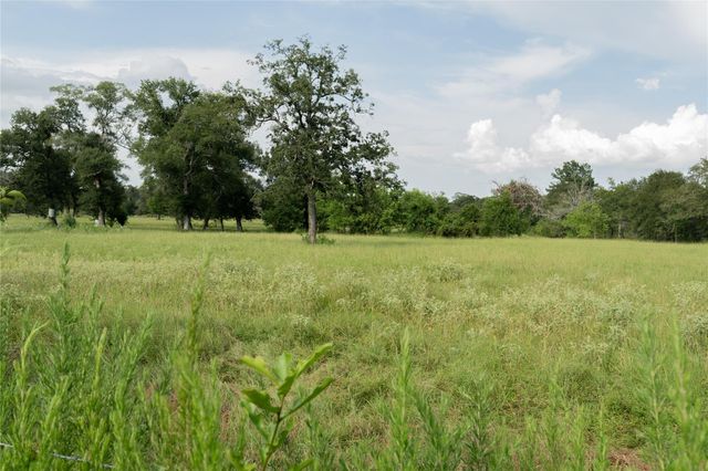 000 Aztec Lane, New Ulm, TX 78950