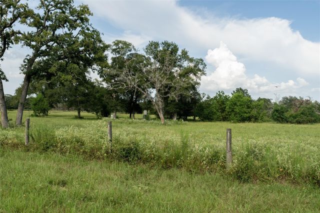 000 Aztec Lane, New Ulm, TX 78950